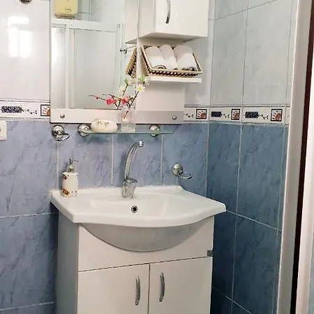 Goecekte Muestakil Daire *